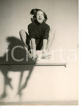 1953 COSTUME Ritratto dell'attrice Topsy KUPPERS in sala prove *Foto 15x20 cm