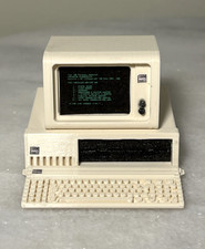 Replica computer retrò IBM in