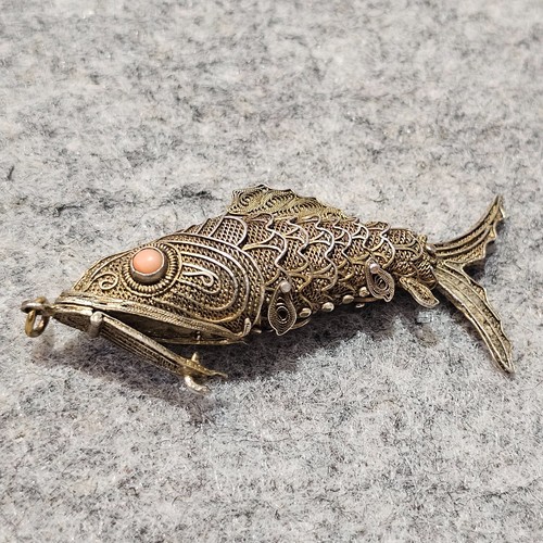 Ciondolo koi pesce traballante
