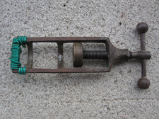 ANTIQUE CLAMP PRESS CHARGING