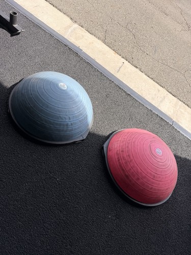 Due palline bosu - due, una