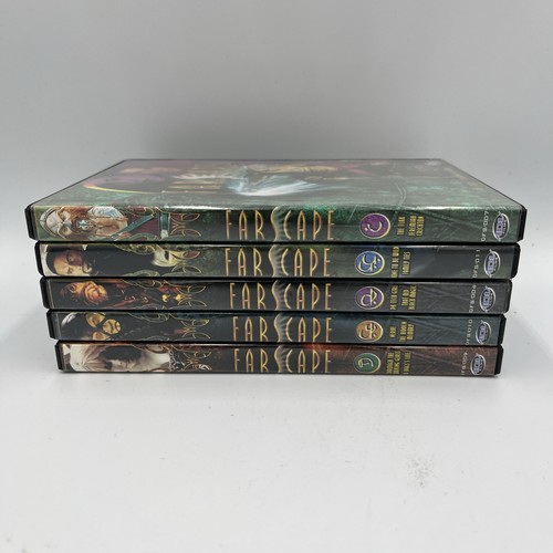 Farscape lot dvds - •, 5