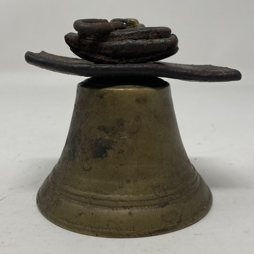 Antica campana primitiva - campana,