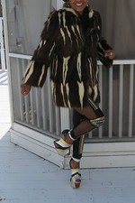 Raro unico designer marrone e bianco skunk pelliccia cappotto giacca passeggino bolero S 0-6