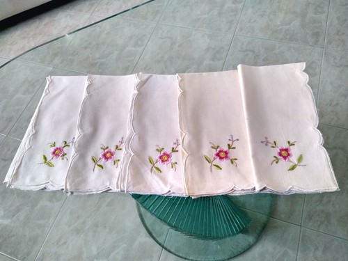Vintage hand embroidered - hand,
