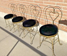 Sedie antiche da gelateria a