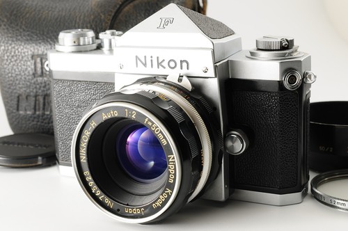 Near mint nikon - [near, custodia
