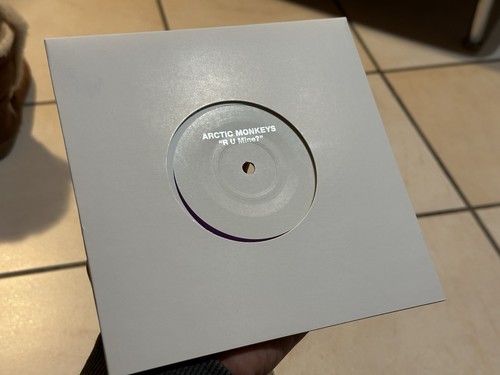 Arctic monkeys purple vinyl - arctic,