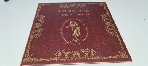 Jethro tull living in - tull,