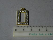 CIONDOLO CHARM CORNICE CON STRASS COLOR ORO 2,3 X 1,5 CM