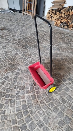 Seminatrice manuale con