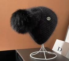Cappello In Merinos E Pom Pom