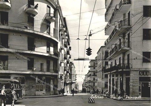 Ei379 cartolina salerno via - cartolina, salerno,via