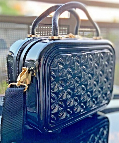 Women luxury travel hard - women's,