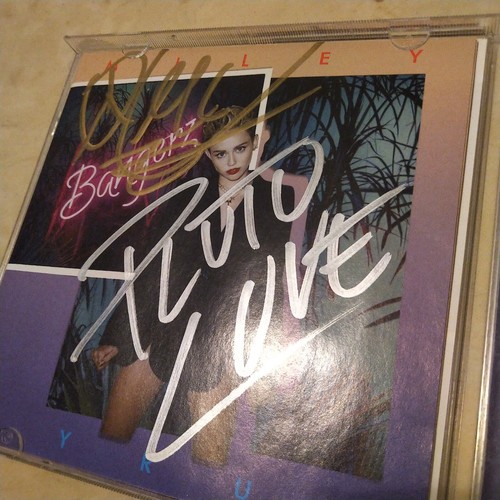 Signed miley cyrus - miley,