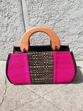 BORSA RIGIDA, A MANO, PAGLIA/STOFFA. ROSA/FUCSIA. MISURA cm 24X28X11.