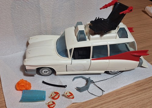 Ecto vintage ghostbusters - ecto-1,