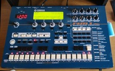 Yamaha RM1X - Sequence Remixer e Groovebox con CHARGER E FLOPPY DISK -RIGENERATO
