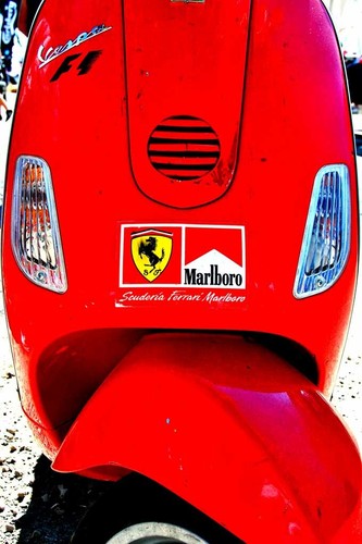 Vespa piaggio scooter con logo - vespa,