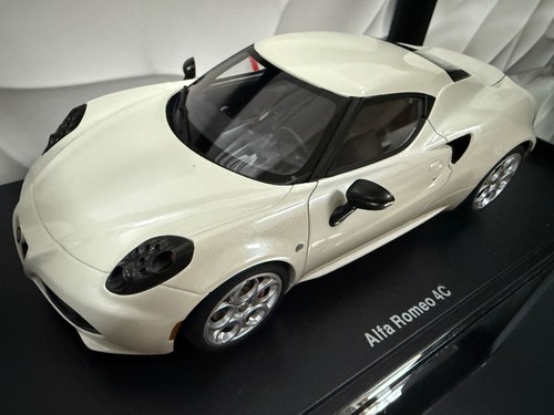 Autoart alfa romeo 4c - 1/18,