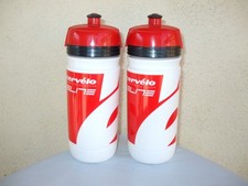 Due (2) bottiglie d'acqua