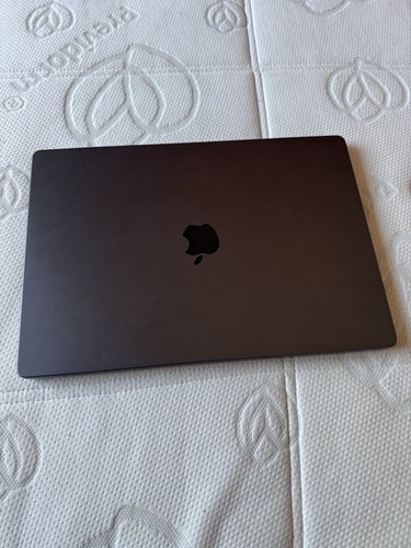 Apple macbook pro laptop - pro,