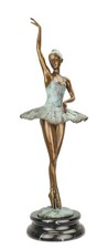 Una scultura in bronzo raffigurante una ballerina replica design retrò decorazio