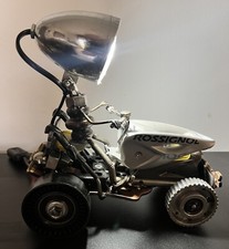 Lampada led - Realizzata a mano con materiale di recupero - 24 x 24 x 13 cm.