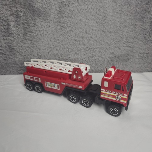 Camion dei pompieri giocattolo