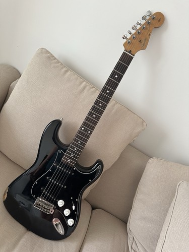 Squier stratocaster fender - by,