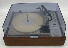Giradischi e radio ricevitore