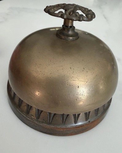 Antica campana hotel ottone