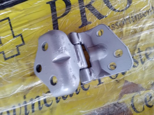Cerniera inferiore portellone