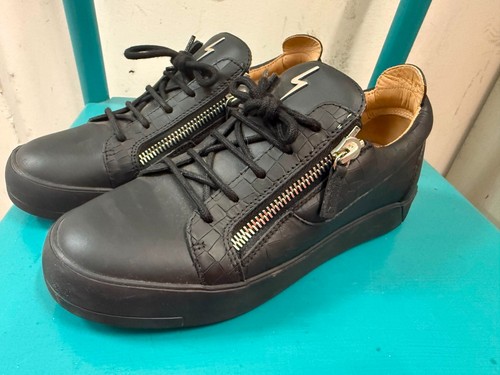 Sneakers basse con dettaglio