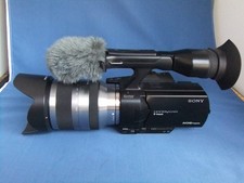 Videocamera Sony NEX-VG30 E-mount con obiettivo SEL18-200 OSS, 2 batterie, usata