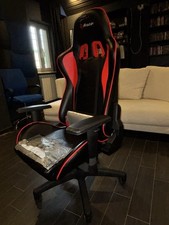 Sedia gaming Arozzi pagata 200euro. Usata, con rivestimento in pelle usurato.