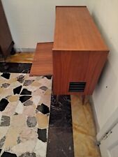 Radio d'epoca con mobile e