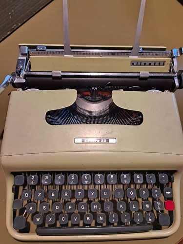Macchina scrivere olivetti - da,