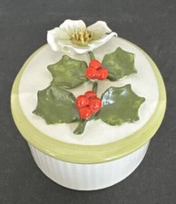 SCATOLA PORTAGIOIE AYNSLEY ENGLAND MODELLATA E DIPINTA A MANO FINE PORCELLANA FIORI BIANCHI