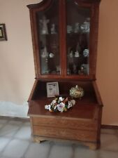 vetrina intarsiata a mano fatta artigianale colore noce