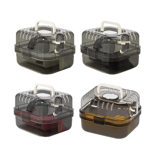 Hamster cage portant une