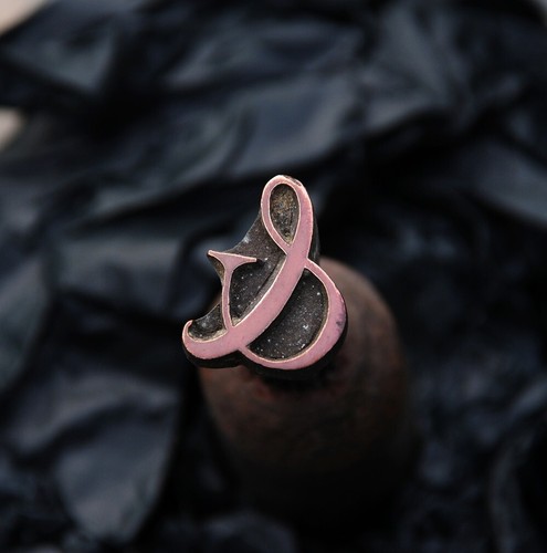 Ampersand raccoglitore - "&",