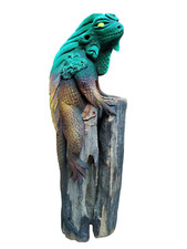 IGUANA SU TRONCO SCULTURA