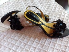 Stock di scarpe da donna usate