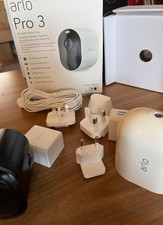 Arlo Pro 3 Telecamera / Videocamera di sicurezza IP Interno e esterno - usata