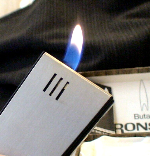 Briquet ancien ronson - @, comete