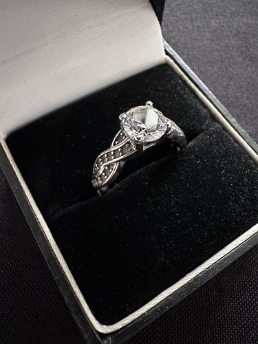 Anello tondo stile