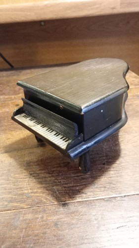 Vintage grand piano - vintage,