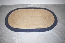 Tappeto iuta ovale fatto a