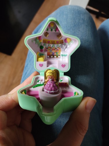 Polly pocket bathing - polly, beauty